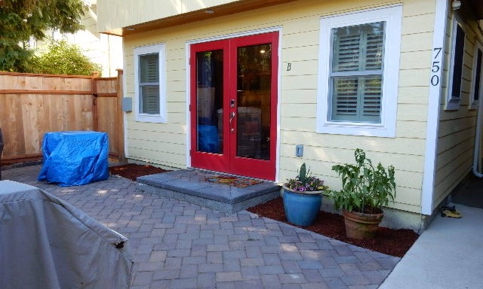 Green Lake Apartment | Cozy, Quiet Brand NEW studio Near Greenlake, Phinney Ridge and Greenwood