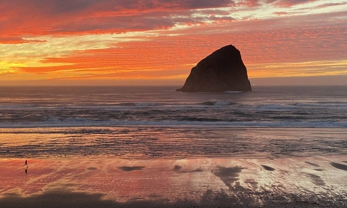 Shorepine Village House | Cozy, Quiet Bungalow in Shorepine Village near beach, Cape Kiwanda & Pelican Pub