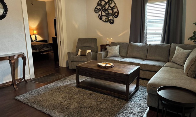 Arlington Heights House | Cozy quiet home for family & friends off of old historical Camp Bowie.