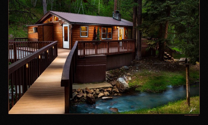 Deadwood Cabin | COZY STREAM-SIDE CABIN CENTRALLY LOCATED IN THE NORTHERN BLACK HILLS