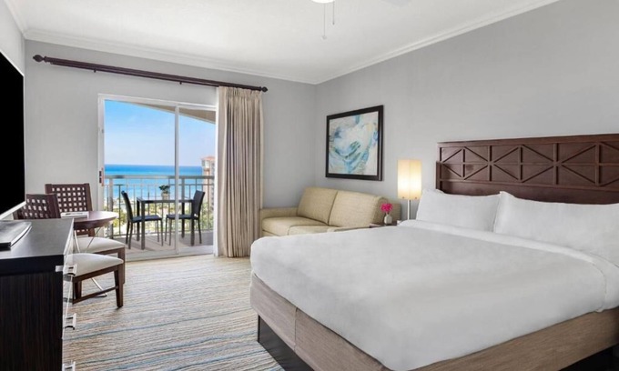 Palm Beach Resort | Cozy studio at Marriott's Aruba Surf Club | Queen bed and Sofa bed for 4 people
