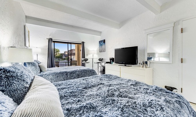 Inner Circle Apartment | Cozy Studio in the Heart of Scottsdale W/Free WiFi, Private Patio, & Shared Pool