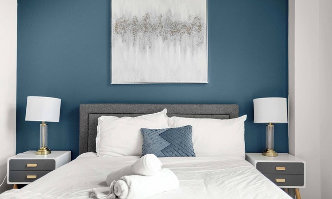 Strip District Apartment | CozySuites Modern 1BR in Downtown Pitts 13