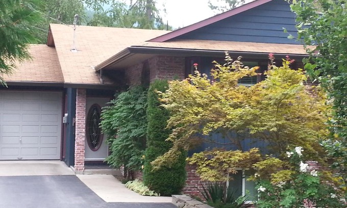 Nelson Bed & Breakfast | Creekside B&B
