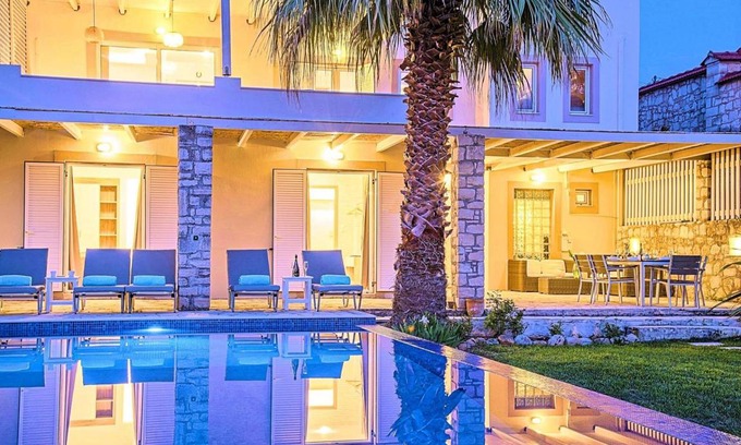 Dramia Villa | Cretan Mansion with Heated Swimming Pool Cretan Mansion