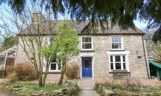 Oakford Cottage | CRINGOED HOUSE, pet friendly, character holiday cottage in Aberaeron