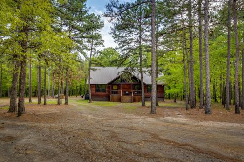 Pickens Villa | Cross Timbers Cabin on The Grove's 25-Acres
