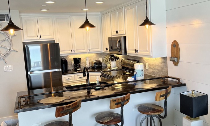 Crystal Beach Condo | Crystal Beach Waterfront Condo Destin 1 bdrm Unit with Private Beach Service ☀️⛱️