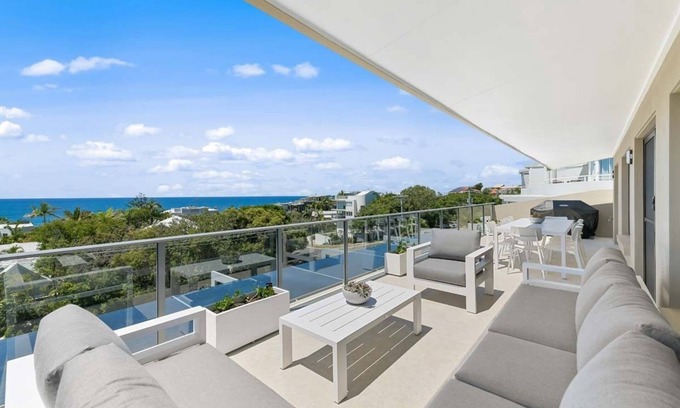 Sunshine Beach Apartment | Crystal Shores Top Floor U/4, Stunning Sea View Apartment 200m to Sunshine Beach