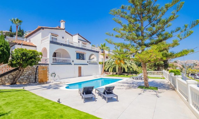 Benalmadena Costa Villa | Cubo's Beach Front Villa Benalmadena