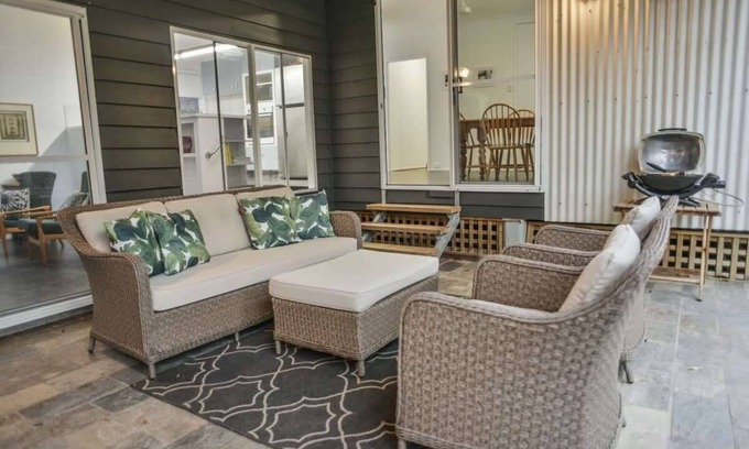 Currimundi House | Currimundi Beach House Walk to Lake & Beach