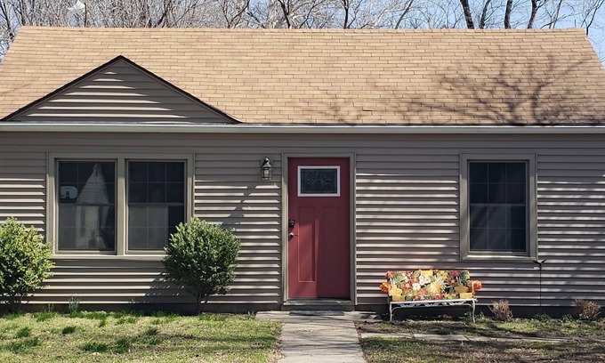 Topeka House | Cute & Comfy