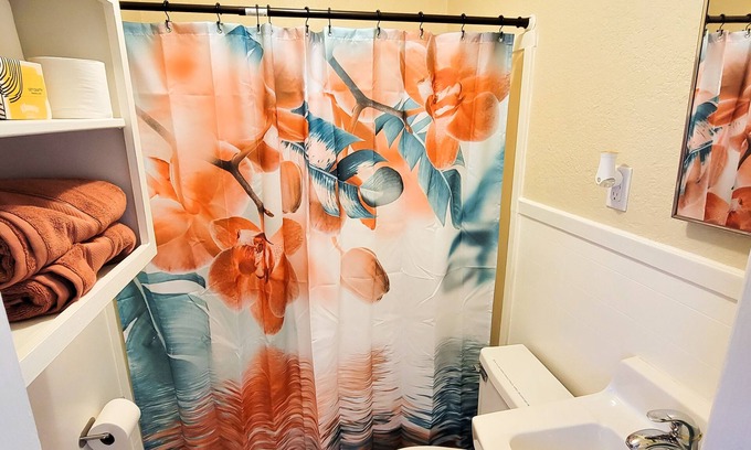 Abilene Apartment | Cute, cozy, 1b1b apartment above a garage near Hendricks North
