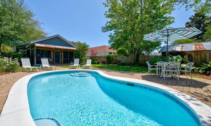 Crystal Beach House | Cutest Cottage in Crystal Beach! Private Pool, Tesla/EV Charger, Close to Beach