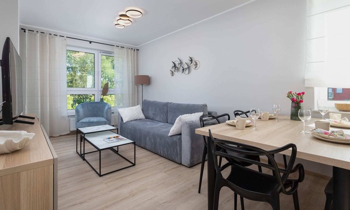 Kolobrzeg Apartment | Cztery Pory Roku 67C | Bright Apartment | Desk