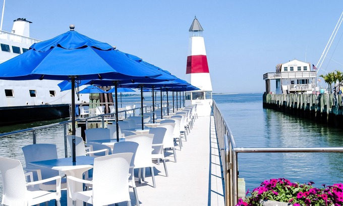 Port Jefferson Hotel | Danfords Hotel and Marina