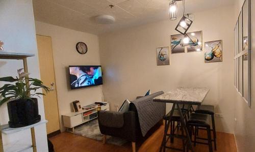 Sasa Apartment | Davao Vacation Hub near Sasa ferry terminal with netflix,Wifi, pool access