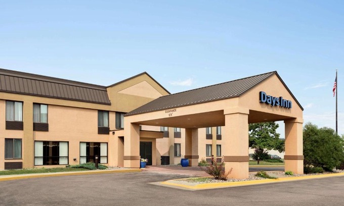 Fargo Hotel | Days Inn by Wyndham Fargo - West Acres
