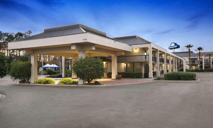 Northside Hotel | Days Inn by Wyndham Jacksonville Airport