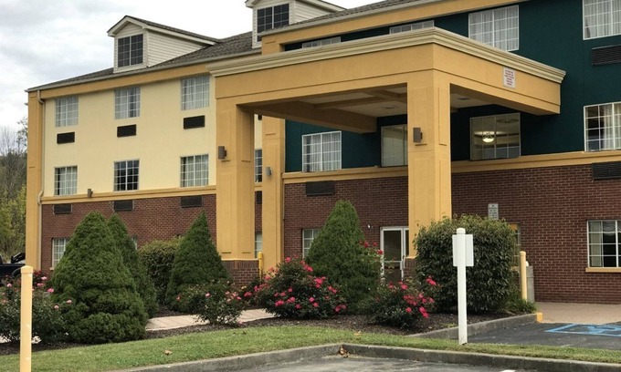 Norton Hotel | Days Inn by Wyndham Norton