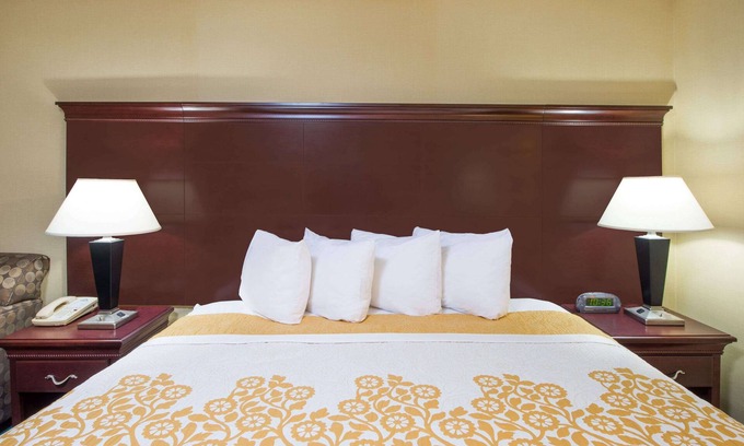 Paducah Hotel | Days Inn by Wyndham Paducah I-24 Exit 4