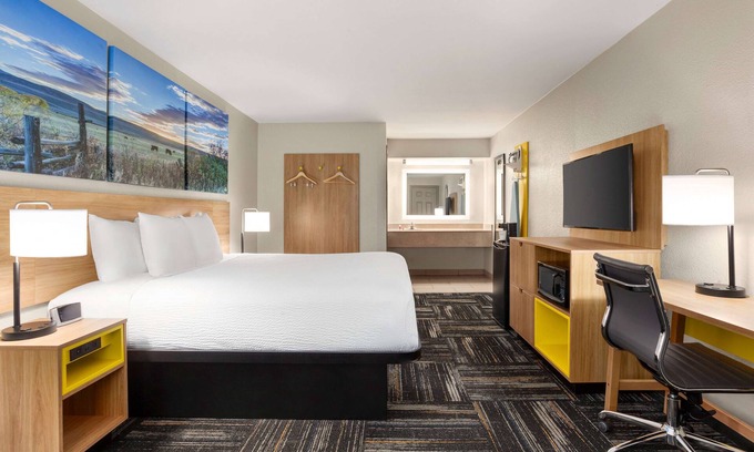 Paris Hotel | Days Inn by Wyndham Paris
