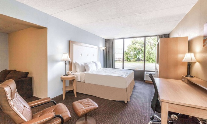 Syracuse Hotel | Days Inn by Wyndham Syracuse