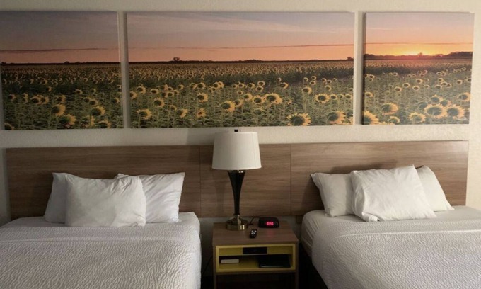 Southwest Topeka Hotel | Days Inn by Wyndham Topeka