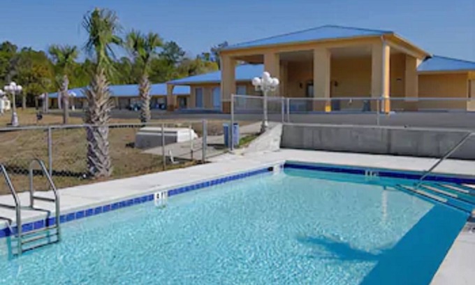 De Funiak Springs Hotel | Days Inn by Wyndham DeFuniak Springs