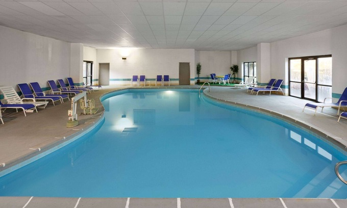 Indianapolis Hotel | Days Inn & Suites by Wyndham Northwest Indianapolis