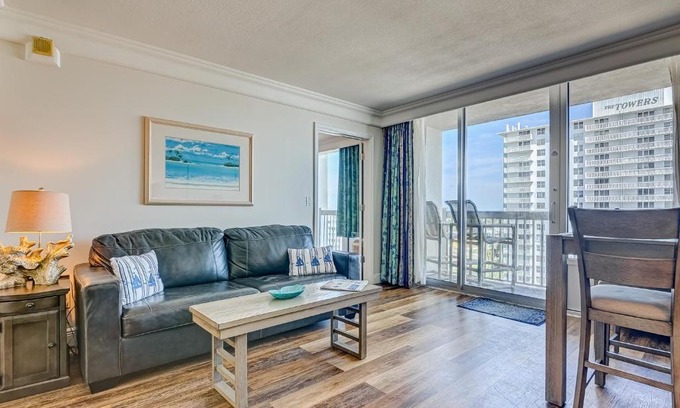 Ortona Park Hotel | Daytona Beach Resort 916