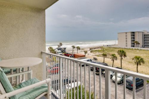 Lenox Park Apartment | Daytona Beach Vacation Rental with Community Pool!