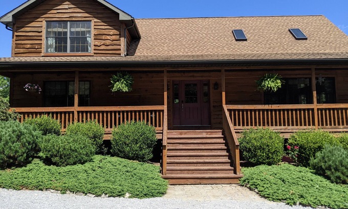 Peach Glen House | Deer Run Lodge - hike the forest, relax by the fireplace!