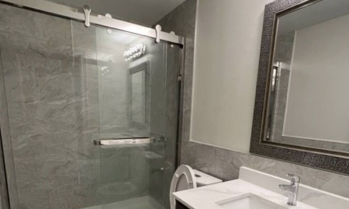 Halton Regional Municipality House | Deluxe BR Full Suite, TV, Free Parking/Wifi