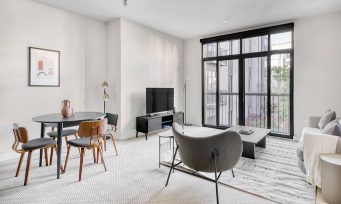 The Villas Apartment | Deluxe Santana Row 1BR w/Gym & BBQ, 10 mins to Target, by Blueground