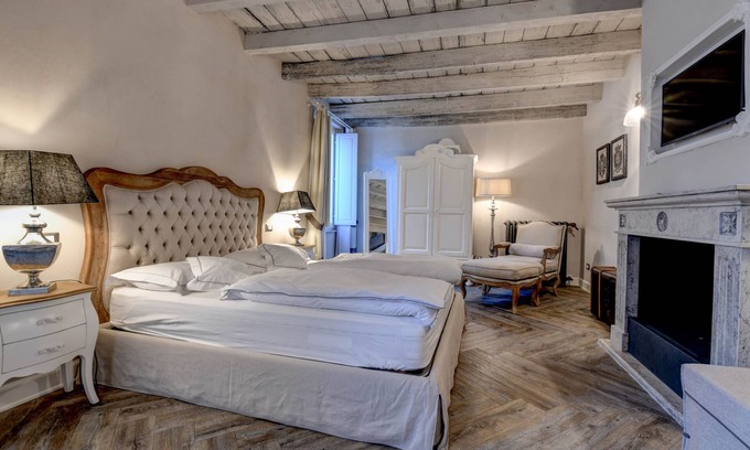 Desenzano del Garda City Centre Apartment | DesenzanoLoft : La Vite Luxury Appartment 2 CIN IT017067C2HOLOZDF9