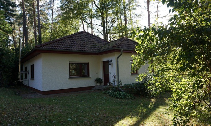 Waldsieversdorf House | Detached vacation home (4+1 pers.): Fireplace*jetty*terrace*forest*lake access*fenced