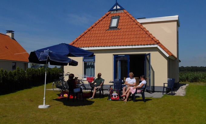 Suameer Villa | Detached villa with dishwasher, Leeuwarden at 21km