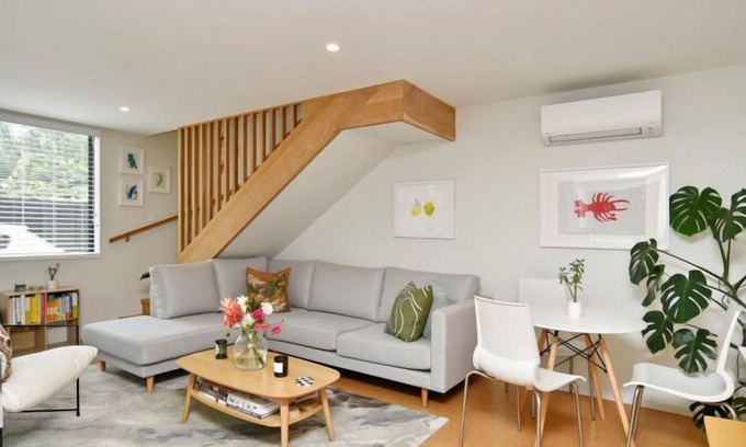 Addington Apartment | Dickens St-Stylish 2-Bedroom Townhouse - Your Perfect Getaway