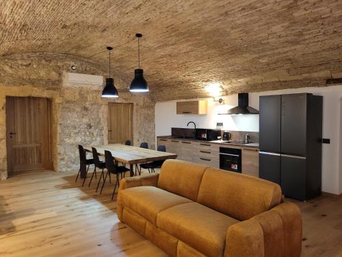 Historic Castle District Apartment | Dimora Luxury Canelles