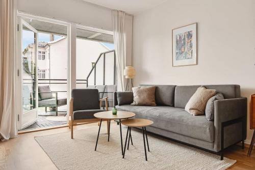 Arstad Apartment | Dinbnb Apartments I City Oasis, workspace & elevator!