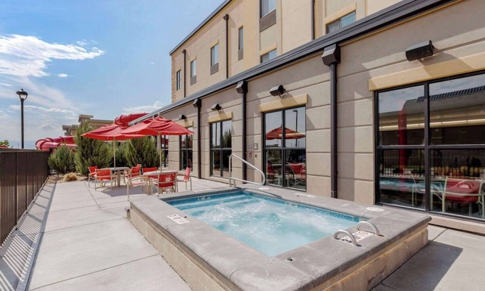 Loveland Hotel | Discover Comfort in 2 Classic Suites Close to Loveland Sports Park