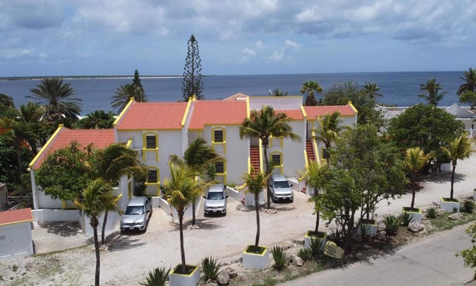 Hato Apartment | Divers Paradise Bonaire – Only Full A/C Apt for 5 – Gear Storage & Rinse Tank