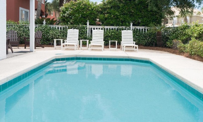 Seawalk Circle House | Dolphin House