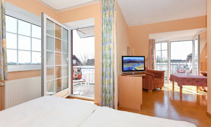 Esens Cottage | Doppelzimmer Nichtraucher - Doppelzimmer Kategorie III in der Hotel-pension Störtebeker