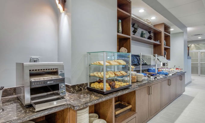 Crestline Heights Hotel | DoubleTree by Hilton Birmingham Perimeter Park
