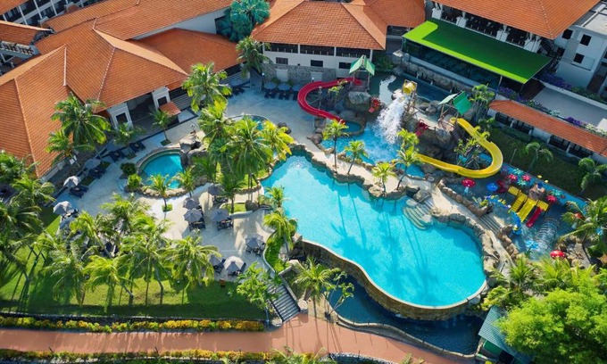 Lumut Resort | DoubleTree by Hilton Damai Laut