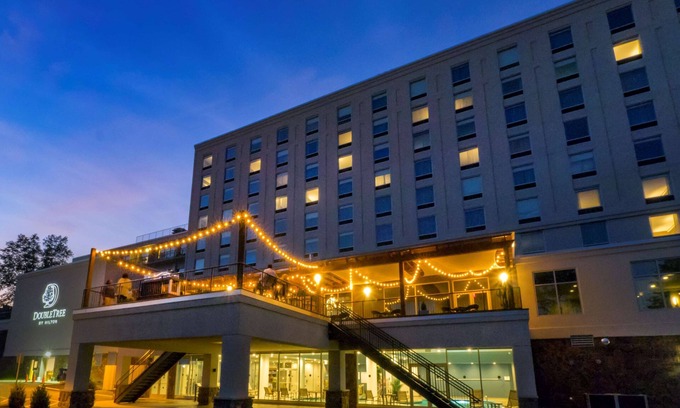 Downtown Niagara Falls Hotel | DoubleTree by Hilton Hotel Niagara Falls New York