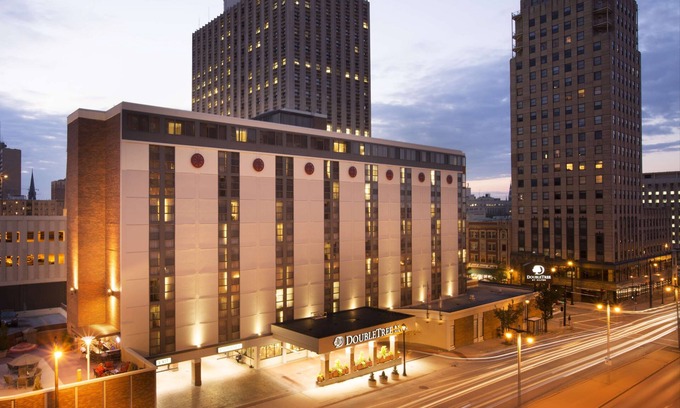 Westown Hotel | DoubleTree by Hilton Milwaukee Downtown