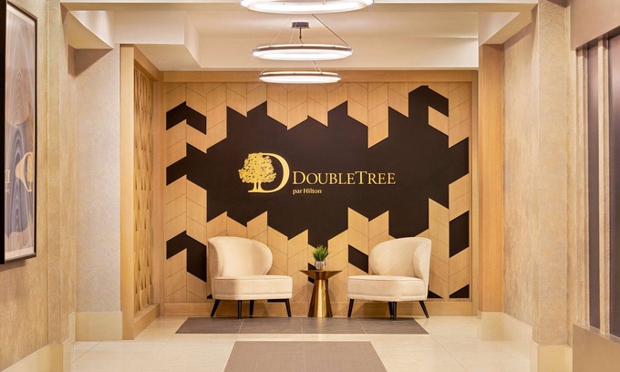 Pointe Claire Hotel | DoubleTree by Hilton Pointe Claire Montreal Airport West